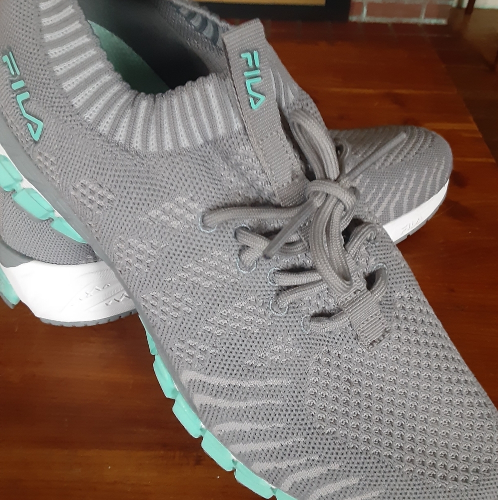 Womens 10 Fila Athletic shoes